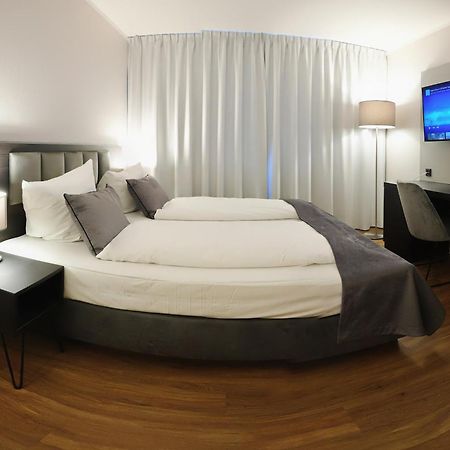 Hotel B99 Оффенбах Экстерьер фото